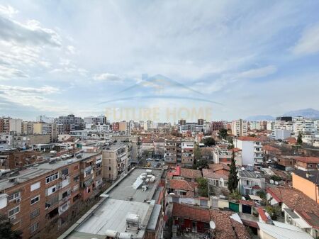 Shitet apartament 2+1+2 Pazari i Ri