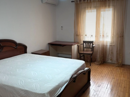 Jepet me qera apartament 2+1  tek Rruga Dritan Hoxha, Laprakë.  