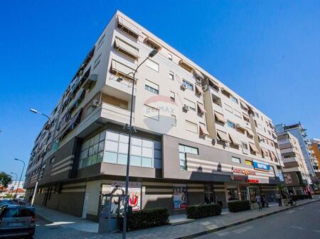 LOCALE COMMERCIALE IN AFFITTO PRESSO KRISTAL CENTER