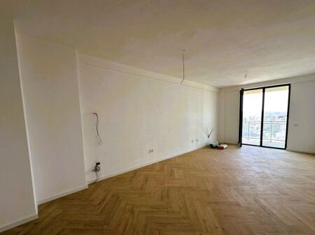 Ufficio In Affitto Al Golden Tower Al Mine Peza!