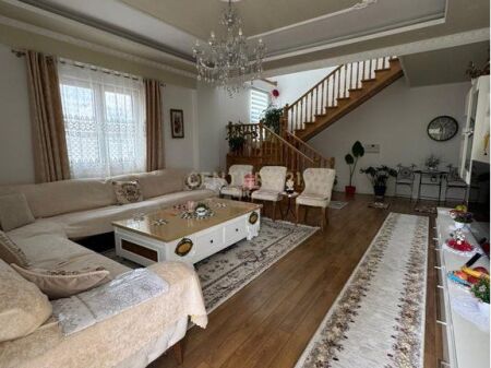 Shitet Vilë 2-Katëshe në Farkë, pranë Liqenit – Zonë Elitare 630,000 € Sip. Totale  324m2