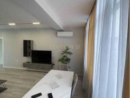 JEPET ME QIRA APARTAMENT 2+1 21 DHJETORI TIRANË