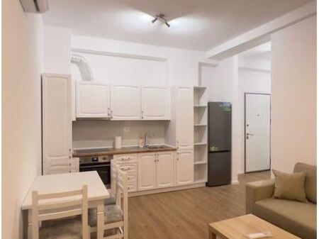 Jepet me qira apartament 1+1 te Kompleksi Mangalem ne Ali Demi