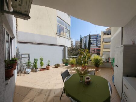 Shitet Apartament 1+1 me mundesi Konvertimi ne 2+1 prane Restorant Freskut