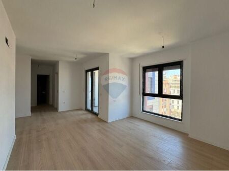 Apartment 2+1+2 for sale at Komuna e Parisit