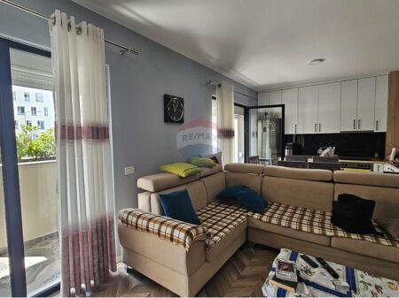 SHITET, APARTAMENT 2+1, RRUGA 5 MAJI, TIRANË