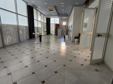 Locale in Vendita a Durrës, vicino a Via Mujo Ulqinaku (1200 Euro/m2) !