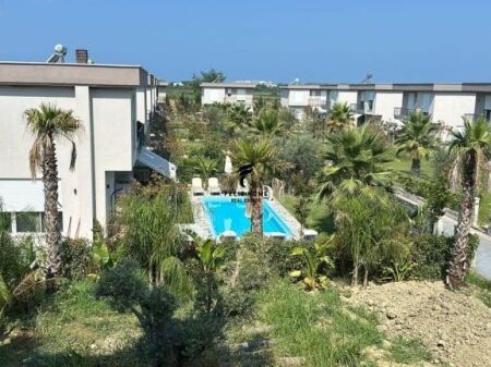 SHITET VILE 2 KATESHE 204 M2 GJIRI LALEZIT 370.000 EURO FH-65402