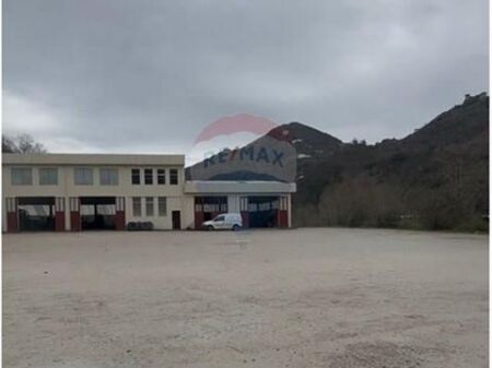 Magazzino in affitto, Lunder
