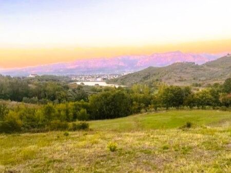 VENDIAMO TERRENO CON UNA SUPERFICIE DI 1925 M2 AL LAGO DI KASHARI