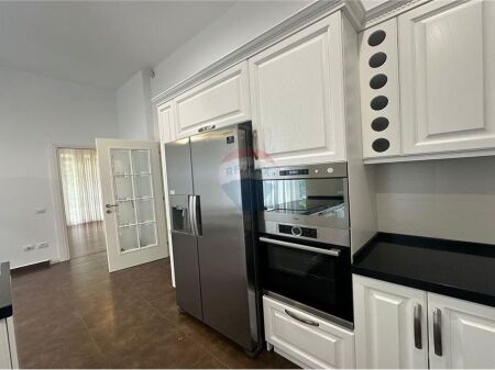 Villa in affitto in una delle residenze più lussuose di Tirana, a Rolling Hills.