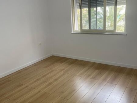 Shitet apartament 2+1 te 21 Dhjetori