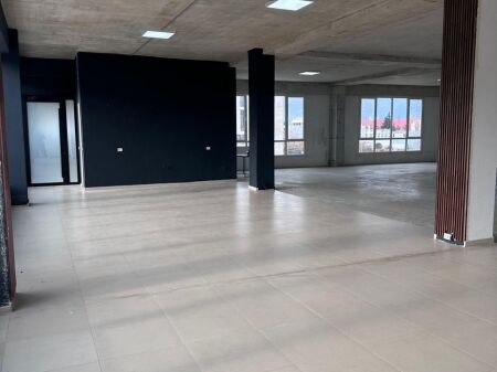  LOCALE IN AFFITTO – VICINO A TOP CHANNEL, TIRANA