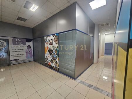 LOCALE COMMERCIALE IN VENDITA, PIAZZA WILLSON, TIRANA!