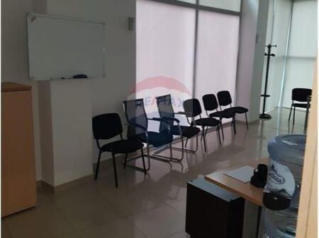 Locale per ufficio, call center, clinica