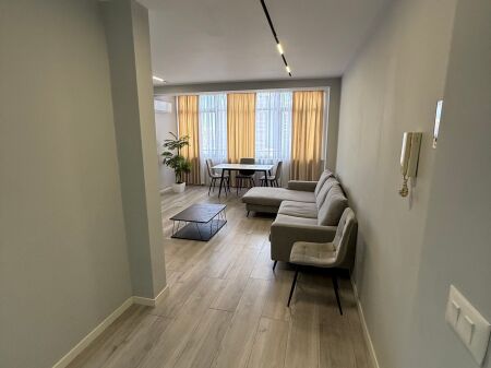 Appartamento di lusso 2+1 con balcone a 21 dicembre 850 euro