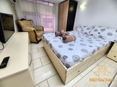  Jepet me qera apartament – Rruga 5 Maji, pranë Concord Center