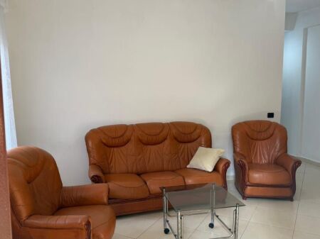 Apartament 1+1 me Qira – pranë Usluga | Stacioni i Trenit