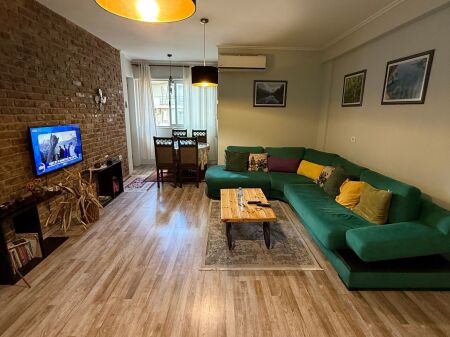 Jepet me qera apartament 1+1 ne qender tek Selvia vetem per Airbnb 520 euro
