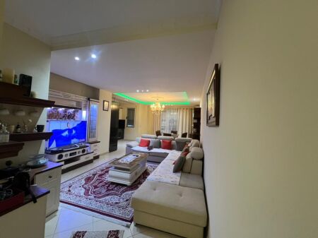 Apartament 2+1+2 me Qira – Fresk, pranë Market Xhangolli