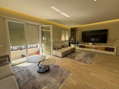SHITET APARTAMENT TEK VILA L