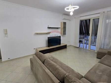 Shitet Apartament 2+1+2 + post parkimi Don Bosko