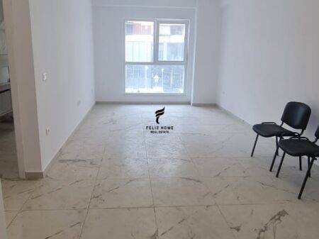 UFFICIO IN AFFITTO 80 M2 LAPRAKE 50.000 LEKE FH-65570