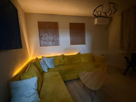 JEPET ME QIRA APARTAMENT 1+1+VERANDË - MEDRESEJA, TIRANË