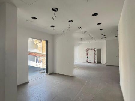 Locale Commerciale in Affitto - Piazza Wilson(VR009)