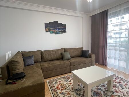 Jepet me qera apartament 2+1+2 tek Komuna e Parisit