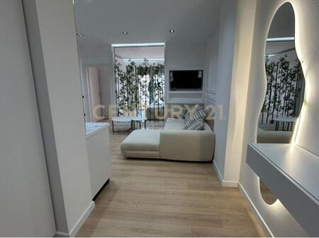 Shitet Apartament 1+1 tek Stacioni i Trenit, Durrës