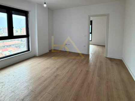 Shitet Apartament– Komuna e Parisit, Tiranë