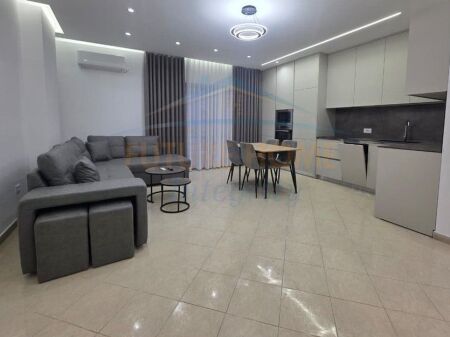 Qera, Apartament 2+1+2, Unaza e Re, Tiranë.