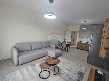 Apartament - Për Qira - Liqeni I Thatë, Tiranë