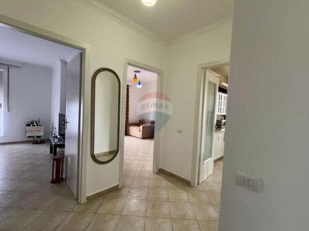 APARTAMENT PER QIRA TEK RRUGA E BARRIKADAVE!