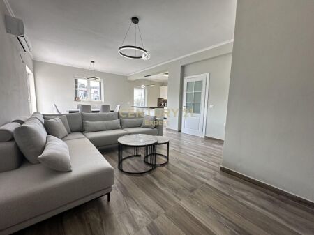 Apartment 3+1+2 + Parking Space for Rent in the Sauk-u te Ri area, Tirana (Villa floor)