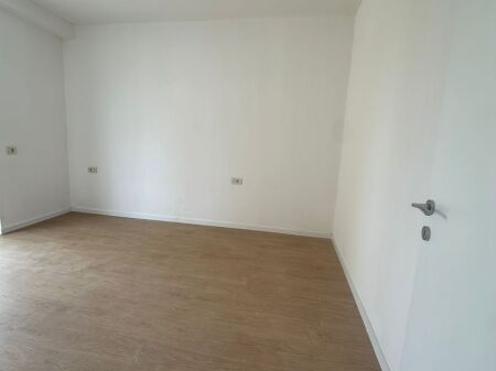 AMBIENTE IN AFFITTO PER UFFICI/APPARTAMENTO 1+1   Via "Mine Peza"