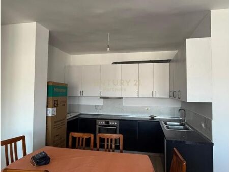 Apartament 3+1+Ballkon tek Thesari, Fresku