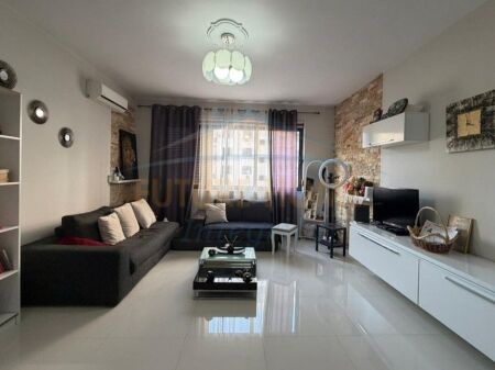Shitet, Apartament 1+1, Unaza e Re, Tiranë.