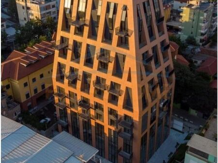 Shitet, Apartament 3+1+2 , Rruga e Kavajës, Tirane.