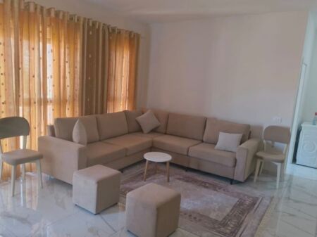 Jepet me qera apartament 1+1 tek Rruga 5 Maji
