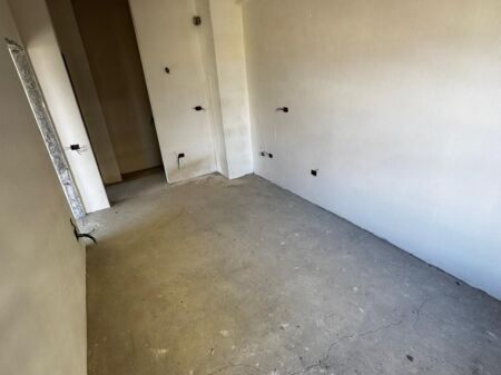 Shitet Apartament 1+1