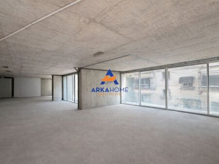UFFICIO IN AFFITTO 265M2 "IN BLLOK" 9000 EURO (TRATTABILE)