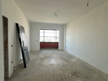Shitet Super Apartament te Square 21 te Rruga e Kavajes