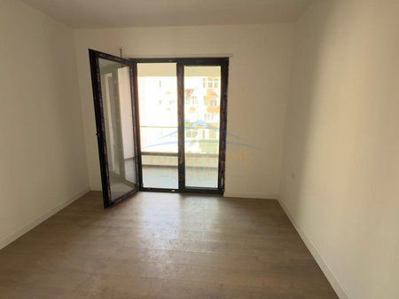 Shitet, Apartament 2+1+2, Komuna e Parisit, Tirane Empire66250