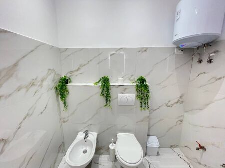 AMBIENT PARUKIERE/ESTETIKE PRANE 21 DHJETORIT