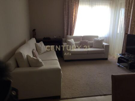 Jepet me qira apartament 1+1 tek Shallvaret!