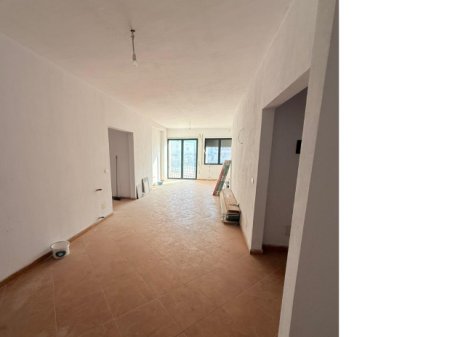  Apartament 2+1 për Shitje – Tek Mbikalimi i Kristalit (pranë Hotel Queen)  