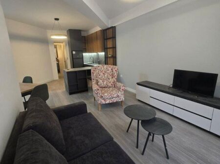 Apartament 1+1 me qira në Astir (përballë Bohem)
