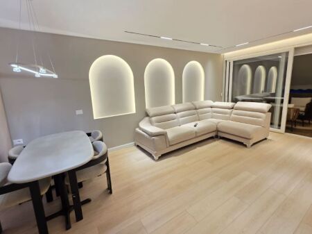Apartament modern në Shitje 2+1 me verandë – tek Ish Ekspozita!